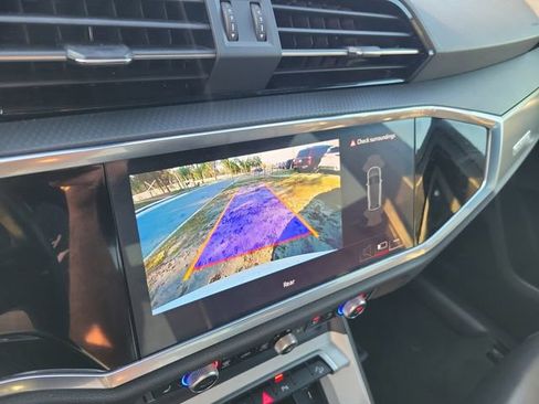 Used 2024 Audi Q3 2.0T Premium image 22