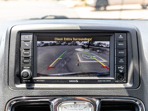Used 2016 Chrysler Town & Country Touring FWD image 16