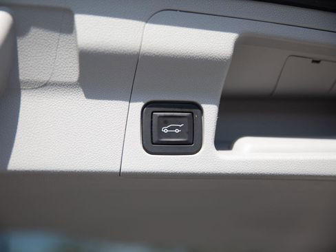 Used 2018 GMC Acadia SLT AWD/4WD image 28