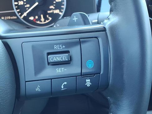 Used 2024 Nissan Pathfinder SV image 29