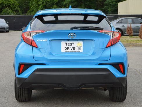 Used 2019 Toyota C-HR XLE FWD image 5