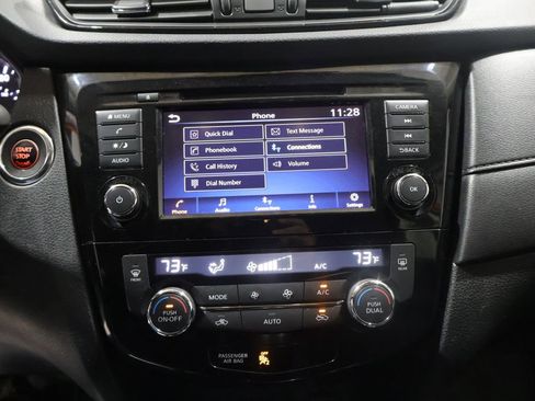 Used 2019 Nissan Rogue SV AWD/4WD image 24
