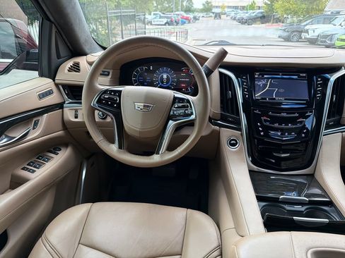 Used 2019 Cadillac Escalade Platinum AWD/4WD image 31