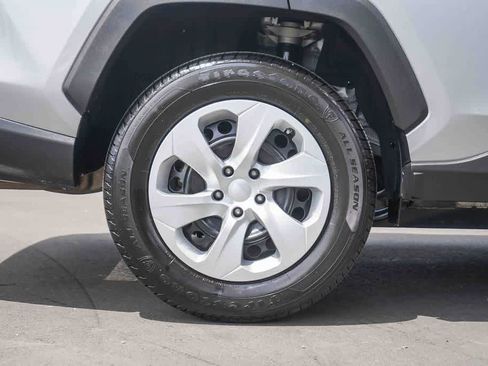 Used 2021 Toyota RAV4 LE w/ Carpet Mat Package (TMS) FWD image 12
