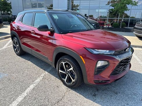 Used 2022 Chevrolet TrailBlazer RS w/ Sun and Liftgate Package AWD/4WD image 2