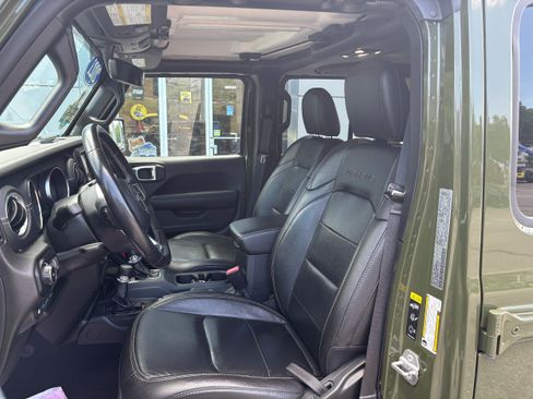 Used 2021 Jeep Wrangler Unlimited Sahara w/ Cold Weather Group AWD/4WD image 16