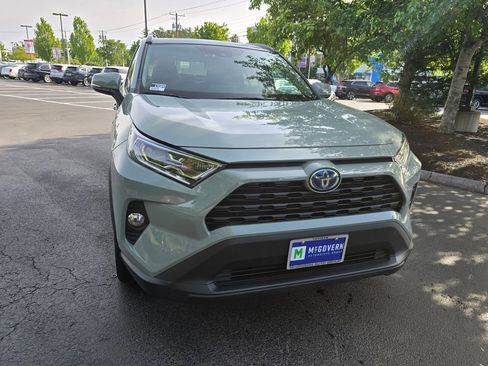 Used 2020 Toyota RAV4 XLE w/ Convenience Package AWD/4WD image 9