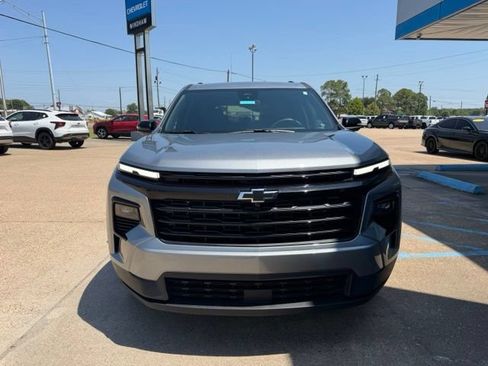Used 2026 Chevrolet Traverse LT w/ Midnight/Sport Edition FWD image 2