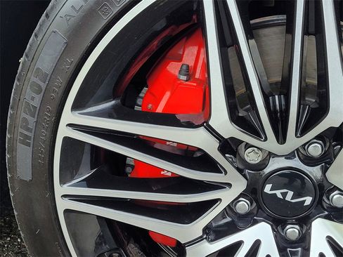 Used 2023 Kia Stinger GT2 image 10