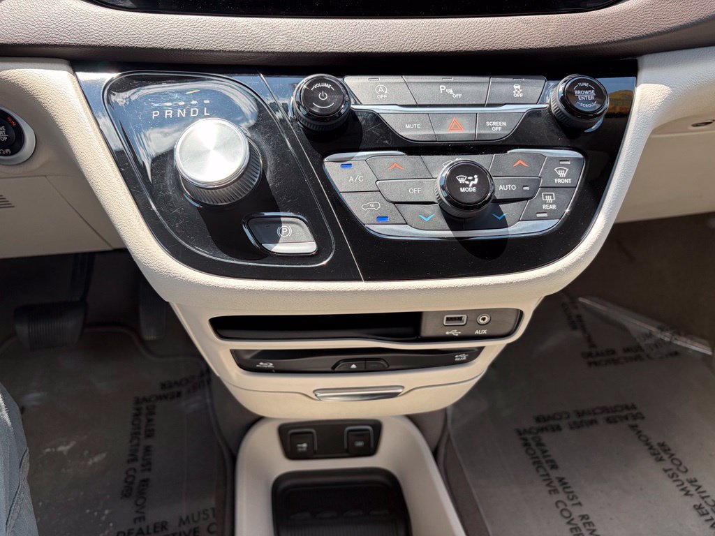 Used 2020 Chrysler Pacifica Touring-L Plus FWD image 44