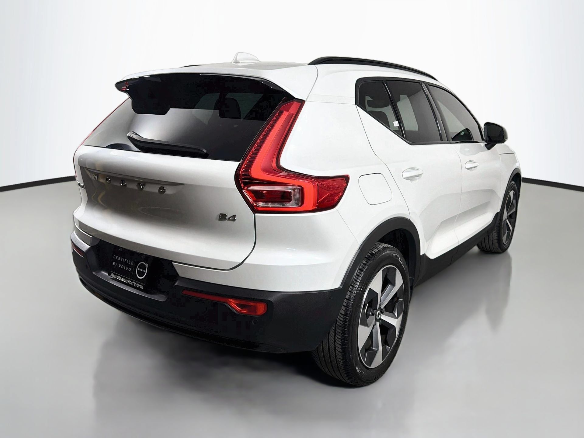 Certified 2023 Volvo XC40 B4 Plus w/ Protection Package Premier FWD image 6