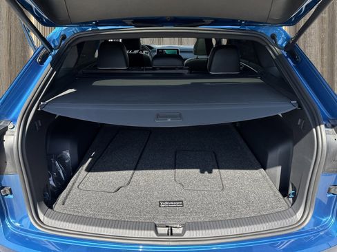 Used 2024 Volkswagen Atlas Cross Sport SEL Premium R-Line image 35