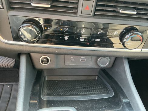 Used 2021 Nissan Rogue S FWD image 18