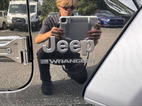 Used 2024 Jeep Wrangler Unlimited Sport AWD/4WD image 8