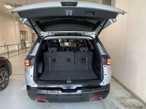 Used 2021 Chevrolet Traverse Premier image 7