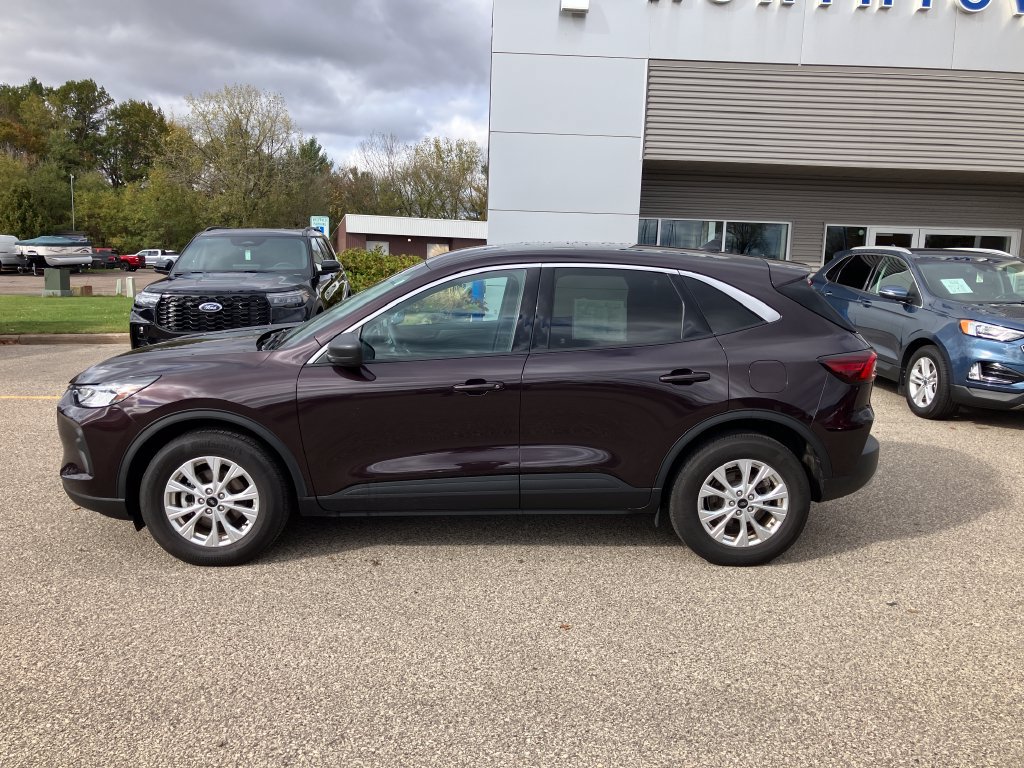 Used 2023 Ford Escape Active AWD/4WD image 3