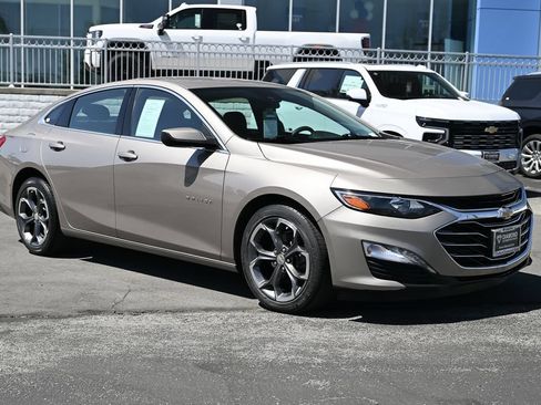 Used 2023 Chevrolet Malibu LT FWD image 2