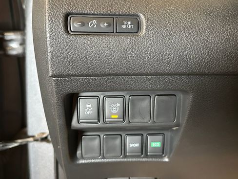 Used 2017 Nissan Rogue SV FWD image 18