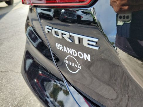 Used 2024 Kia Forte LXS w/ LXS Technology Package FWD image 8