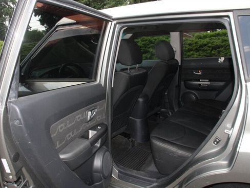 Used 2013 Kia Soul + FWD image 14