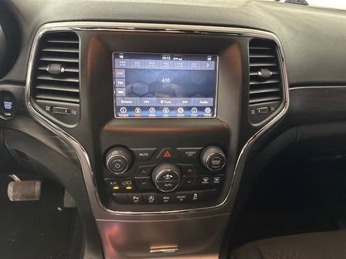 Used 2020 Jeep Grand Cherokee Laredo image 21