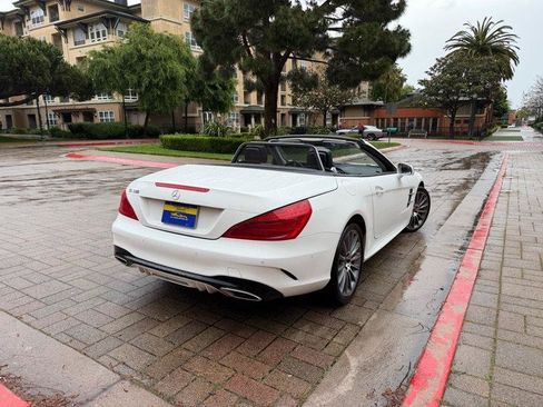 Used 2018 Mercedes-Benz SL 550 image 11