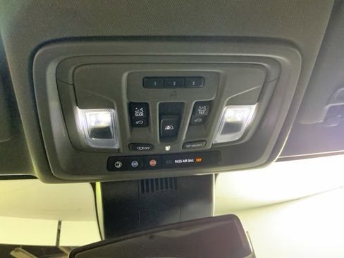 Used 2022 GMC Sierra 1500 Denali AWD/4WD image 26