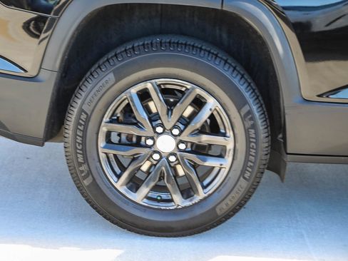 Used 2019 GMC Acadia SLT image 11