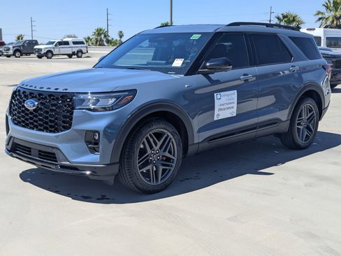New 2026 Ford Explorer ST-Line w/ ST-Line Street Pack RWD image 5