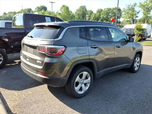 Used 2018 Jeep Compass Latitude w/ Popular Equipment Group AWD/4WD image 9