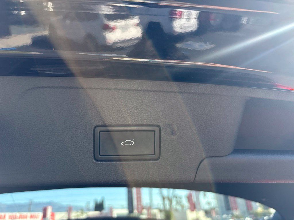 Used 2022 Volkswagen Atlas Cross Sport SE FWD image 13