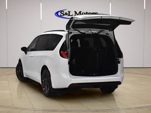 New 2026 Chrysler Pacifica Limited w/ S Appearance Package AWD/4WD image 9
