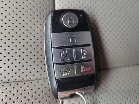 Used 2016 Kia Sedona LX w/ LX Essentials Premium Package FWD image 32
