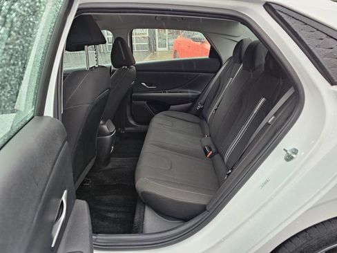 Used 2024 Hyundai Elantra SEL FWD image 12