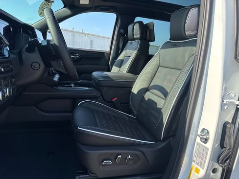 New 2026 GMC Yukon AT4 Ultimate w/ LPO, Floor Liner Package AWD/4WD image 15