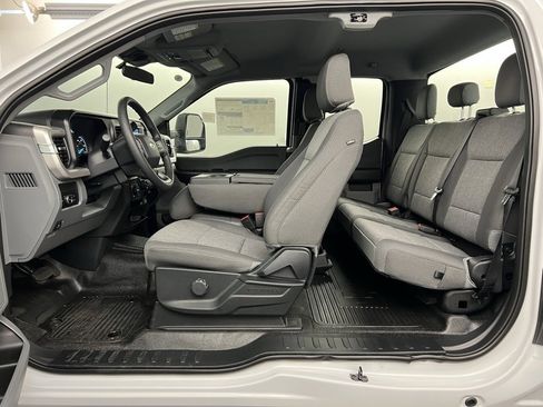 New 2026 Ford F250 XL w/ XL Chrome Package image 28