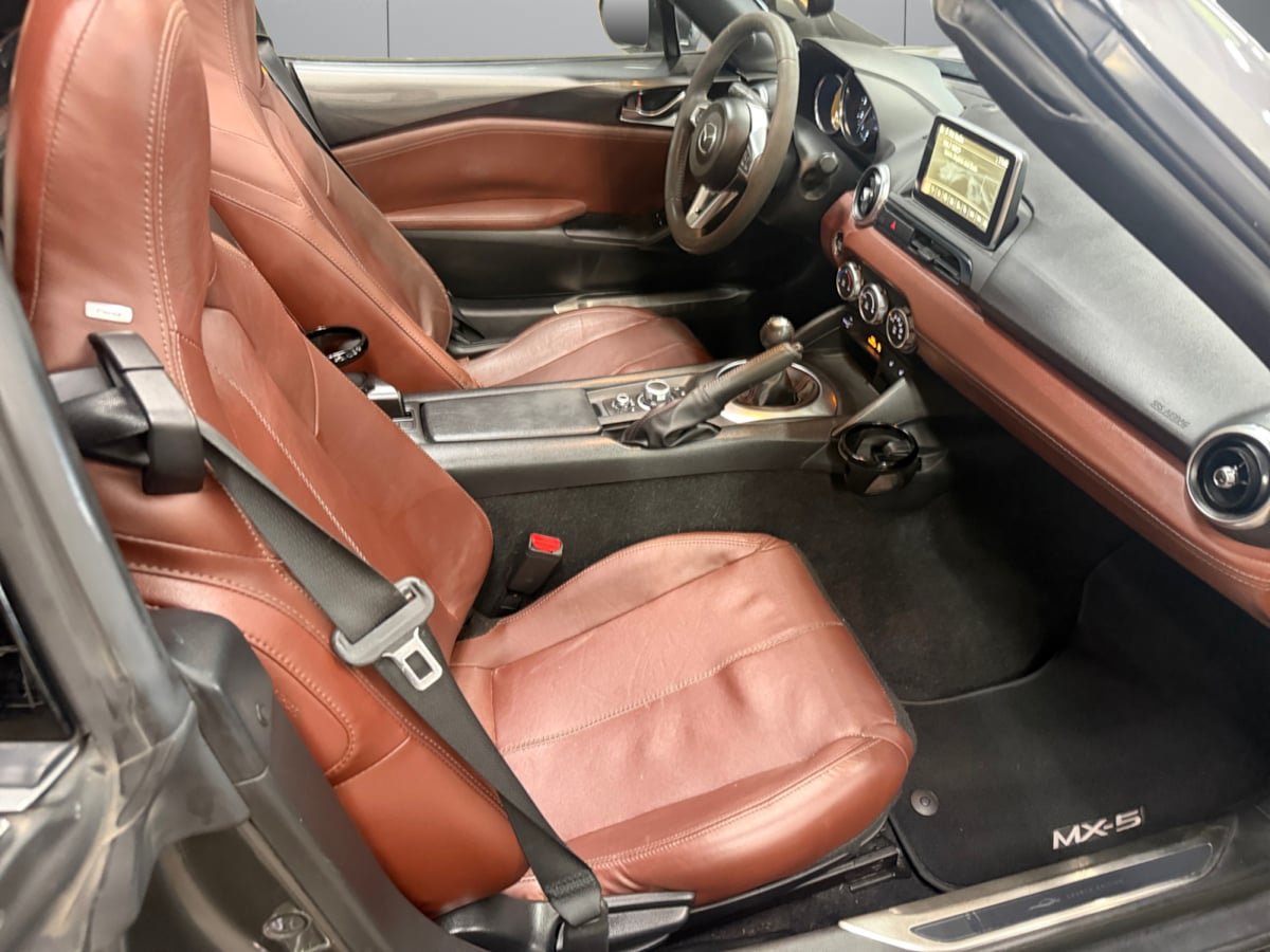 Used 2017 MAZDA MX-5 Miata RF Grand Touring RWD image 16