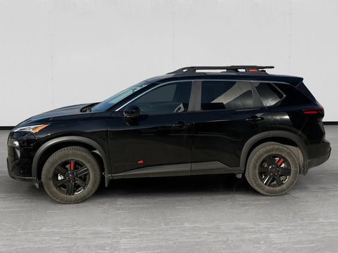 Used 2025 Nissan Rogue SV AWD/4WD image 2