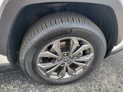 Certified 2022 Toyota RAV4 XLE Premium image 10