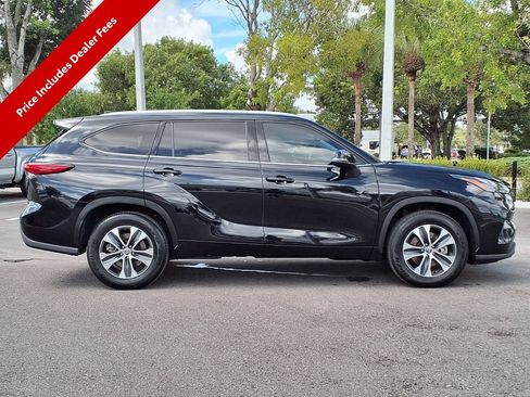 Used 2022 Toyota Highlander XLE FWD image 9