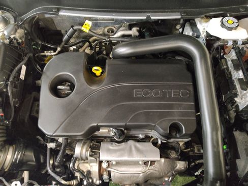 Used 2024 GMC Terrain SLE FWD image 30
