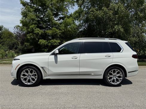 Used 2023 BMW X7 xDrive40i w/ Premium Package AWD/4WD image 2