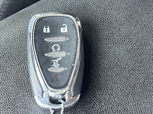 Used 2018 Chevrolet Equinox LT w/ Sun & Infotainment Package FWD image 23
