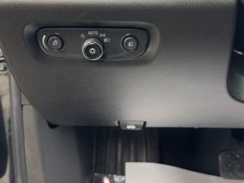 Used 2019 Chevrolet Traverse LT image 11