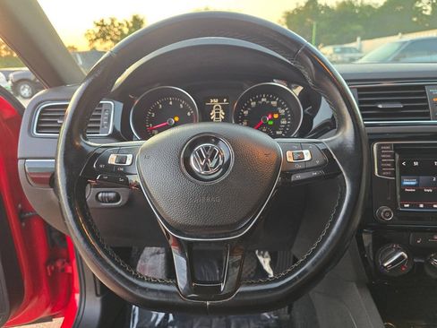 Used 2018 Volkswagen Jetta Sport FWD image 30