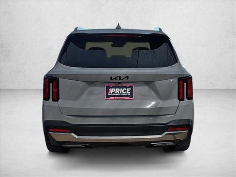 Used 2024 Kia Sorento S w/ Panoramic Sunroof Package image 4