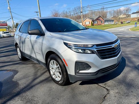 Used 2022 Chevrolet Equinox LS AWD/4WD image 3