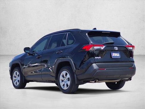 Used 2021 Toyota RAV4 LE FWD image 8