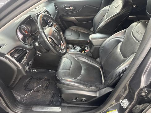 Used 2019 Jeep Cherokee Limited AWD/4WD image 13