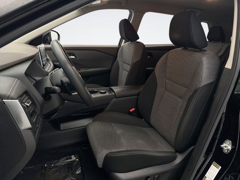 Used 2023 Nissan Rogue SV image 11